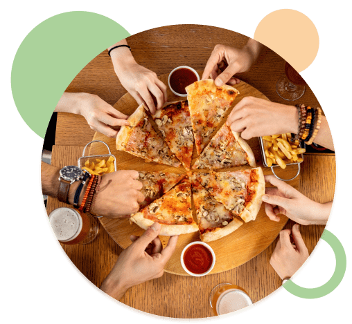 amigos comiendo pizza